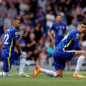 九游客户端-“黑命贵”屈膝流于形式主义？新赛季英超节制性下跪